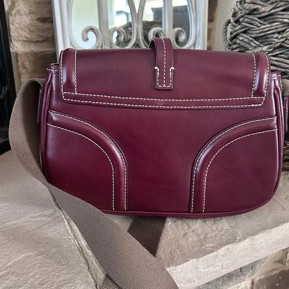 Donney & BOURKE Leather Crossbody Bag in Burgundy - Picture 2 of 7